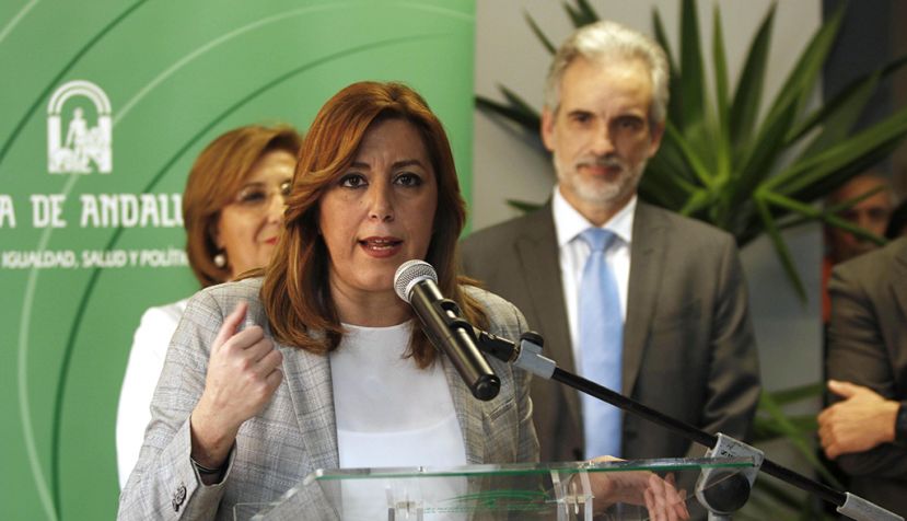 La presidenta de la Junta de Andalucía, Susana Díaz, junto al consejero de Salud, Aquilino Alonso, en una imagen de archivo / EFE