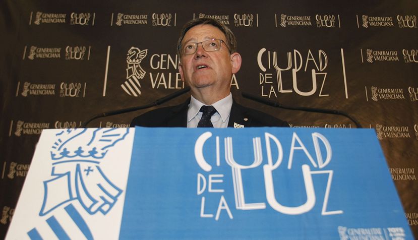 ALICANTE (COMUNITAT VALENCIANA).01/06/17/ El Presidente de la Generalitat Valenciana,Ximo Puig,durante la rueda de prensa que ha ofrecido tras la reunión del Consejo de Administración de la Ciudad de la Luz y confirmar que la Comisión Europea ha autorizado conceder a la Generalitat Valenciana la propiedad y gestión del complejo industrial audiovisual Ciudad de la Luz de Alicante mediante la figura de la dación en pago, aunque con algunas condiciones. EFE/MORELL
