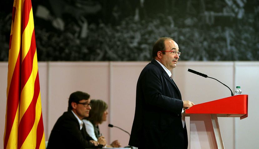 BARCELONA, 09/06/2017.- El primer secretario del PSC, Miquel Iceta, durante su intervención esta tarde en la reunión de la delegación del PSC en el 39 Congreso Federal del PSOE celebrada en Barcelona. EFE/Toni Albir